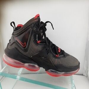 Nike Labron James 19s
